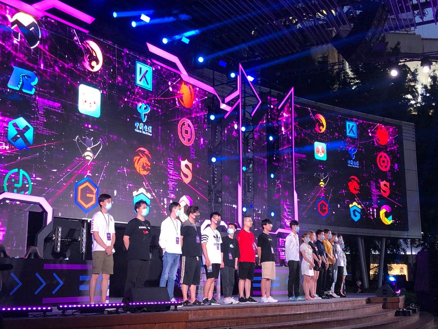 交叉世界 交叉世界